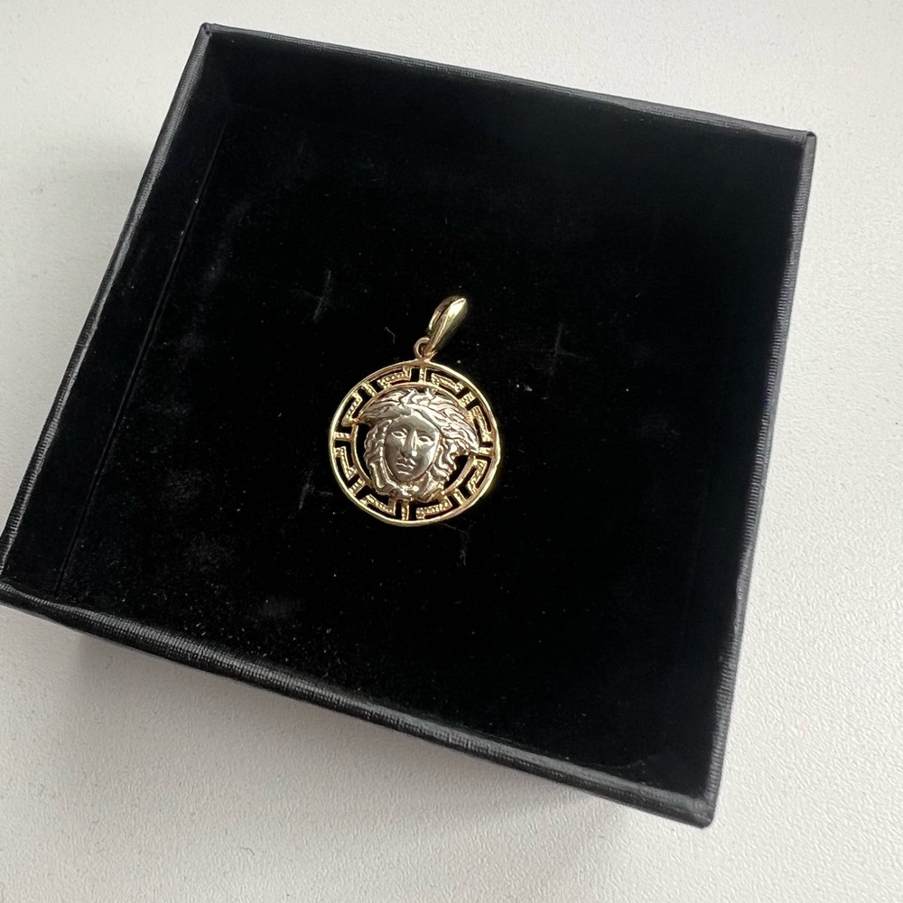 10K GOLD VERSACE PENDANT